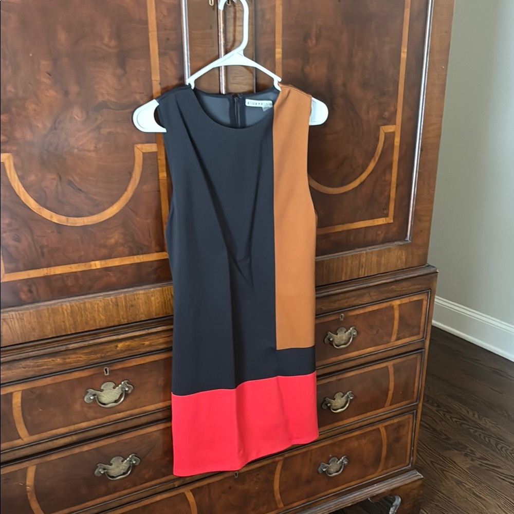 Alice + Olivia Black and Tan Sheath Dress Knee-Length Sleeveless Cocktail